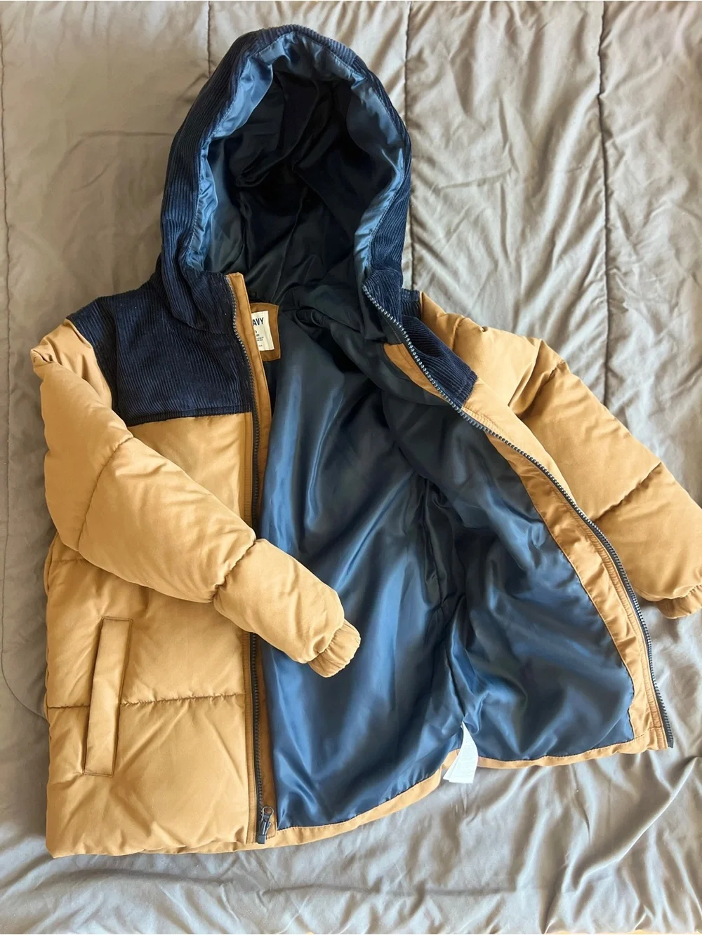 Old Navy Kids' Hooded Puffer Jacket – Size L (10-12) – Brand New, No Tag